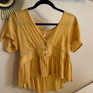 YELLO BUTTON TOP
